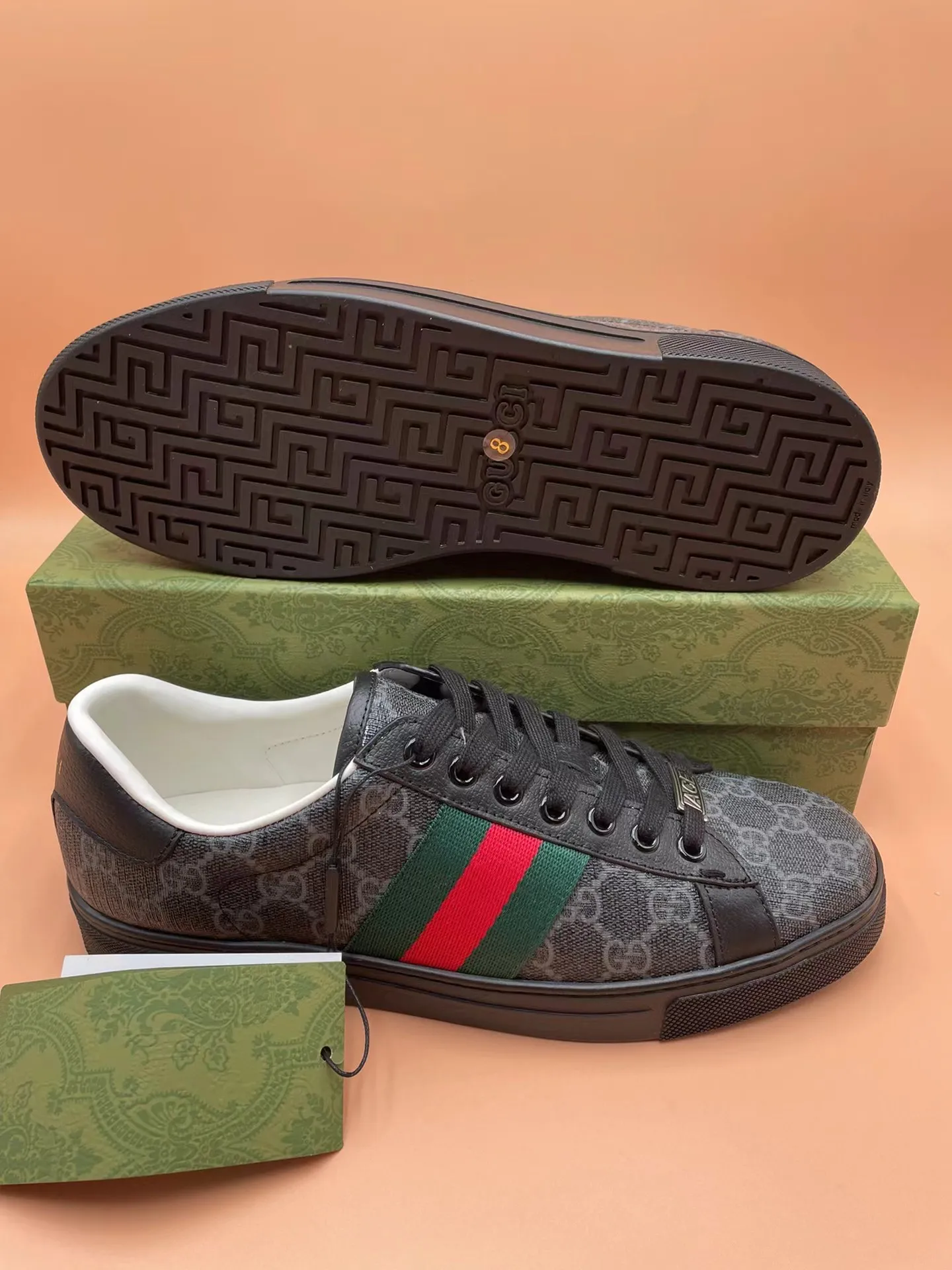 Men's Men's Shoes Men's Men's 💰380 new men's shoes GUCCI [Lightning] latest shoes shipped. Original quality, fashionable, made of special materials, sheepskin lining, brand new packaging. The foot feels super comfortable and the workmanship is impeccable. Size: 38-45
